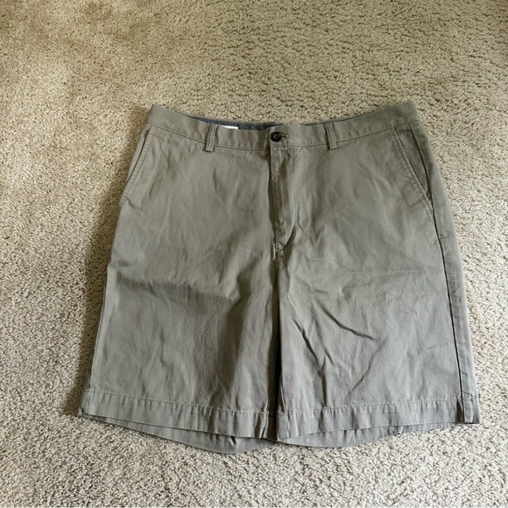 Amazon Essentials Flat Front Straight Khaki‎ Shorts Size 38 VGUC